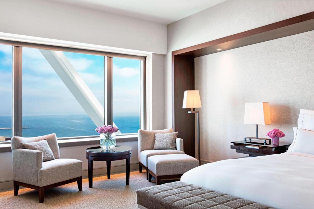 Hotel Arts Barcellona Esterno foto A guest room at the Westin Maldives