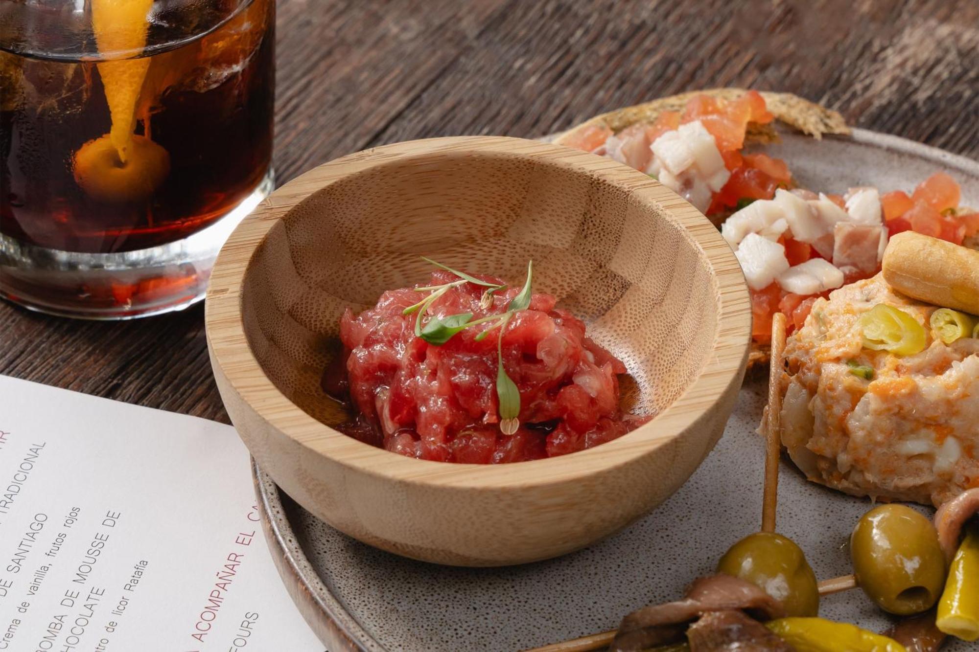 Hotel Arts Barcellona Esterno foto A bowl of pulpo