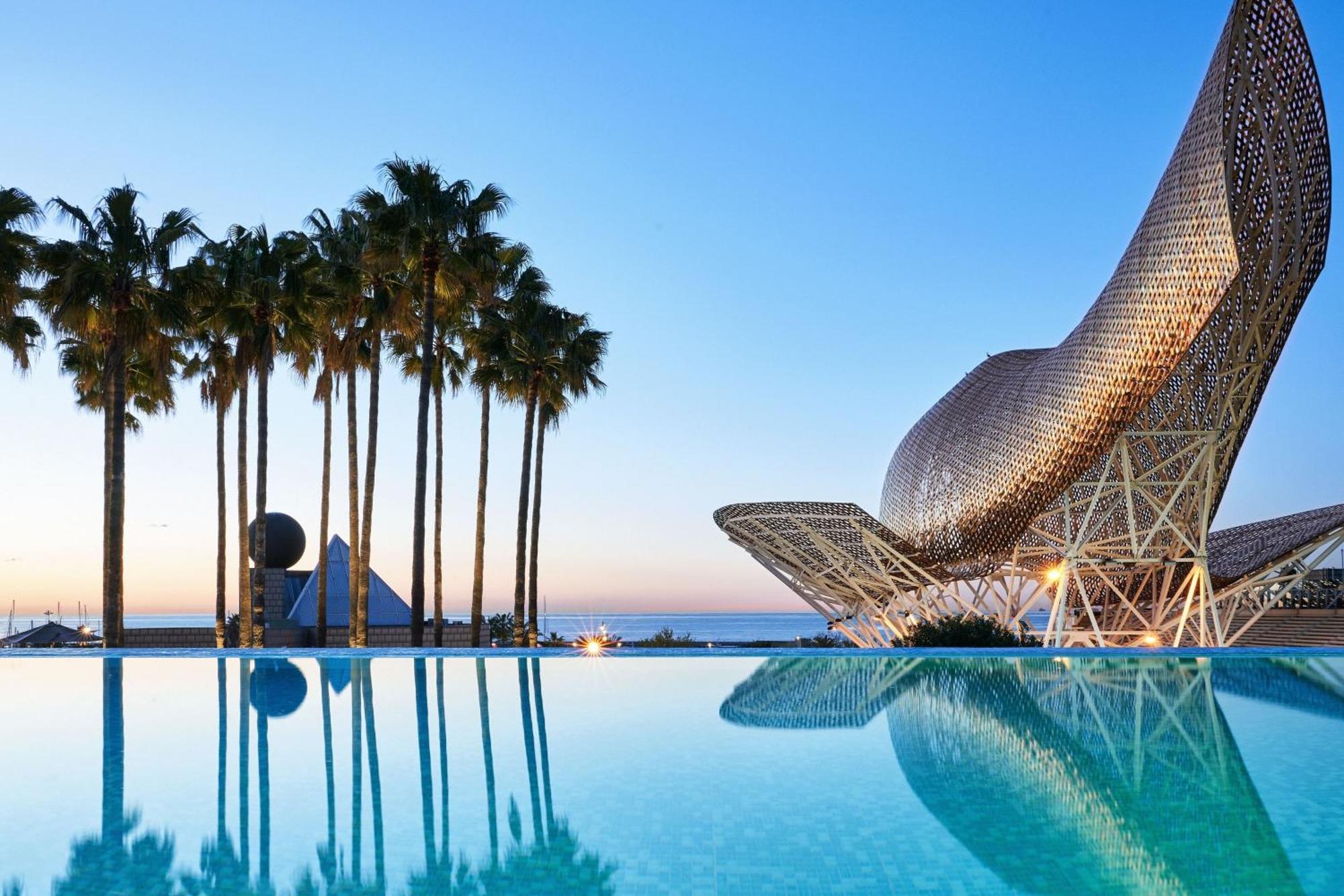 Hotel Arts Barcellona Esterno foto The Palau de les Arts Reina Sofía