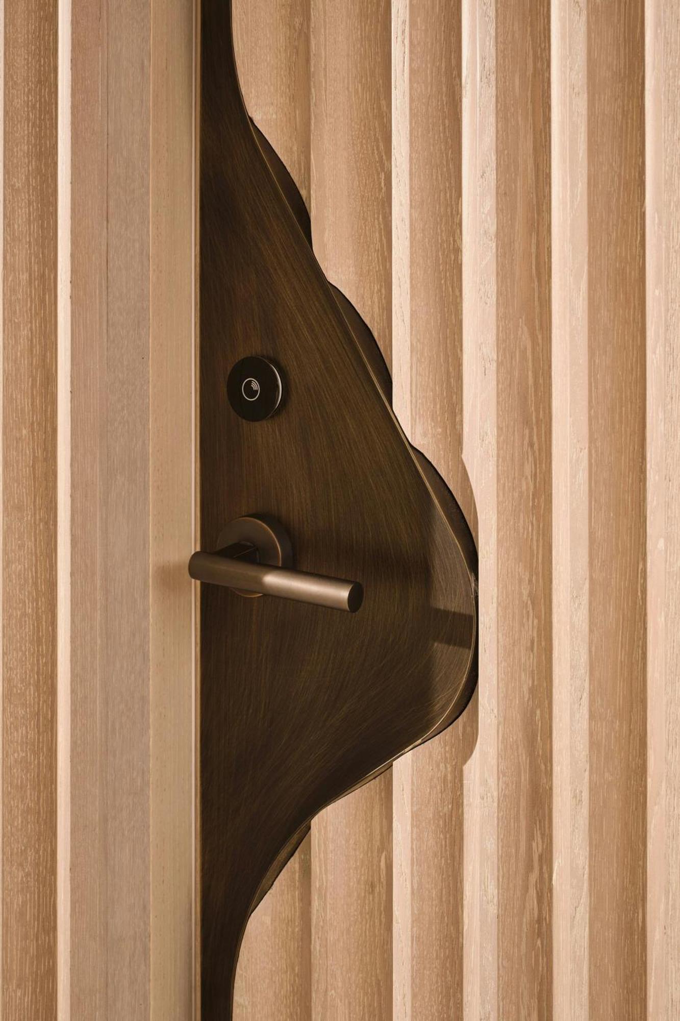 Hotel Arts Barcellona Esterno foto A smart lock